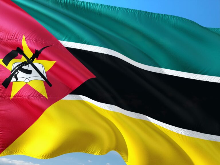 MOZAMBIQUE FLAG BIG 768x576